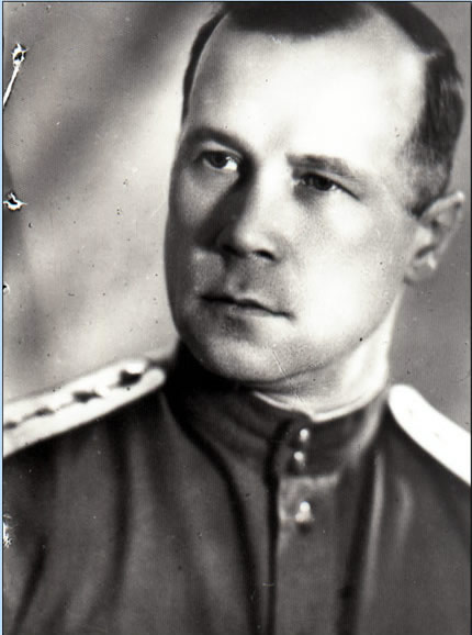 Начальник подвижной пожарной лаборатории Выморков. Фото 1946 г Начальник подвижной пожарной лаборатории Выморков